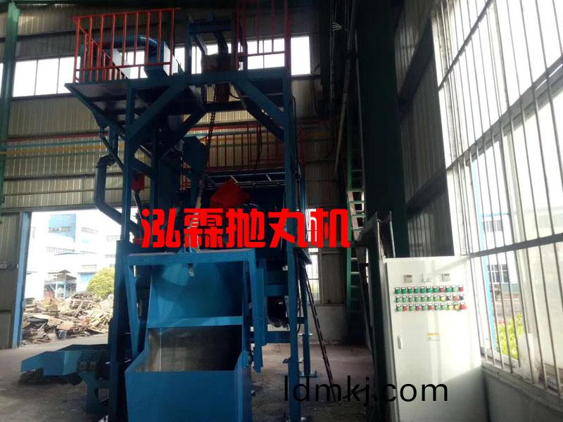 Q3210自動(dong)上(shang)下(xia)料(liao)履帶式(shi)抛(pao)丸(wan)機(ji)