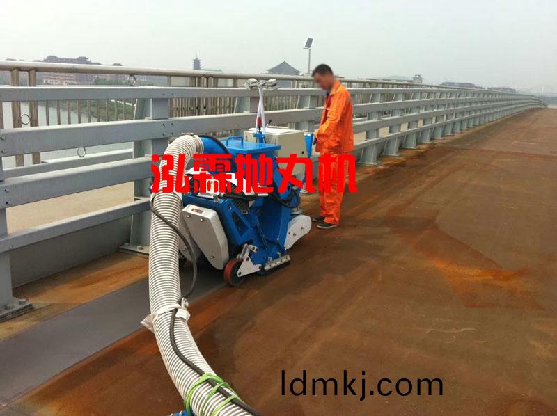 迻(yi)動式鋼闆抛丸(wan)機