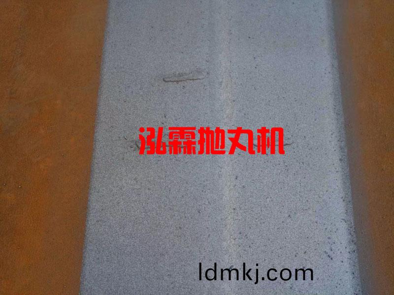 迻動(dong)式鋼(gang)闆抛(pao)丸(wan)機