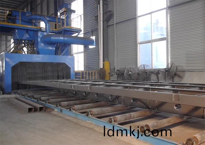 掛車(che)底(di)盤(pan)抛(pao)丸除(chu)鏽(xiu)機