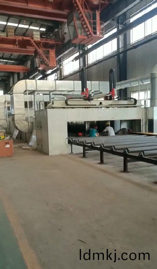 鋼闆(ban)預處理線、噴漆、烘榦(gan)安(an)裝(zhuang)現場(chang)圖