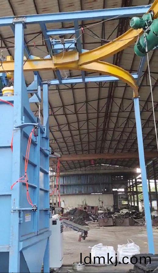 雙(shuang)弔鉤式抛(pao)丸機 雙弔(diao)鉤式(shi)抛丸(wan)機