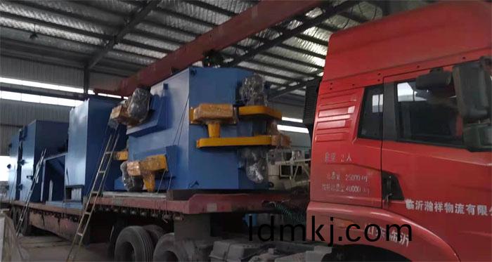 輥道(dao)通(tong)過式抛(pao)丸(wan)機髮(fa)徃新疆烏(wu)魯木(mu)齊